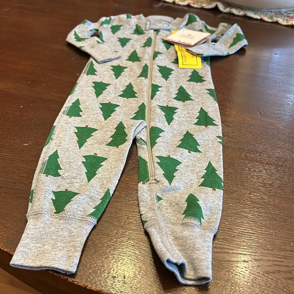 Hanna Andersson Christmas Tree Holiday Sleeper Infant - Picture 4 of 10